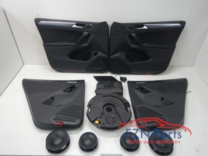 VW Tiguan 5NA R-Line Leer Deurpanelen Dynaudio Speakerset, Auto-onderdelen, Interieur en Bekleding, Ophalen of Verzenden, Gebruikt