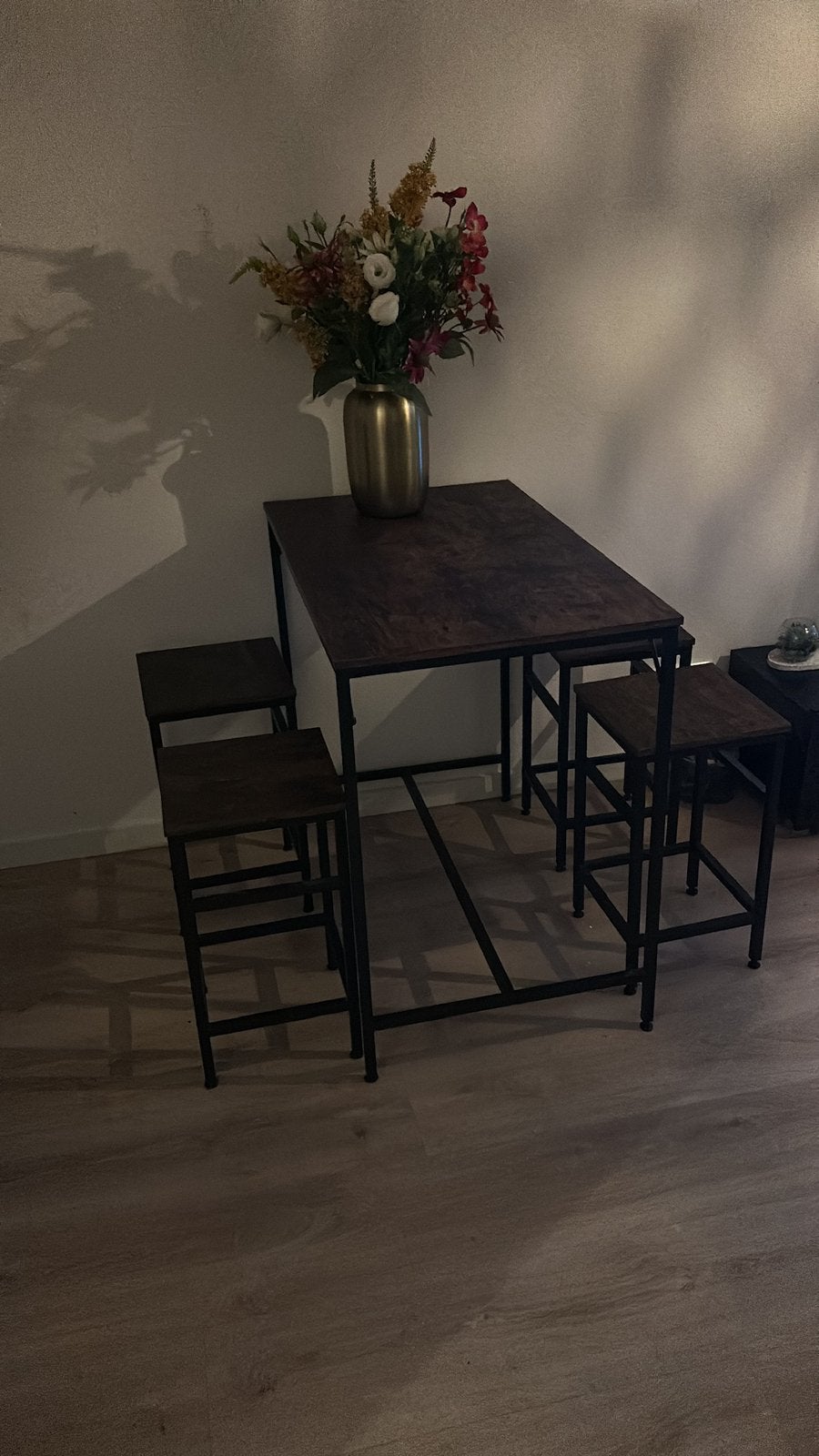 Kleine bartafel met krukken , 1 maand oud!, Ophalen, Zo goed als nieuw, Inclusief barstoelen