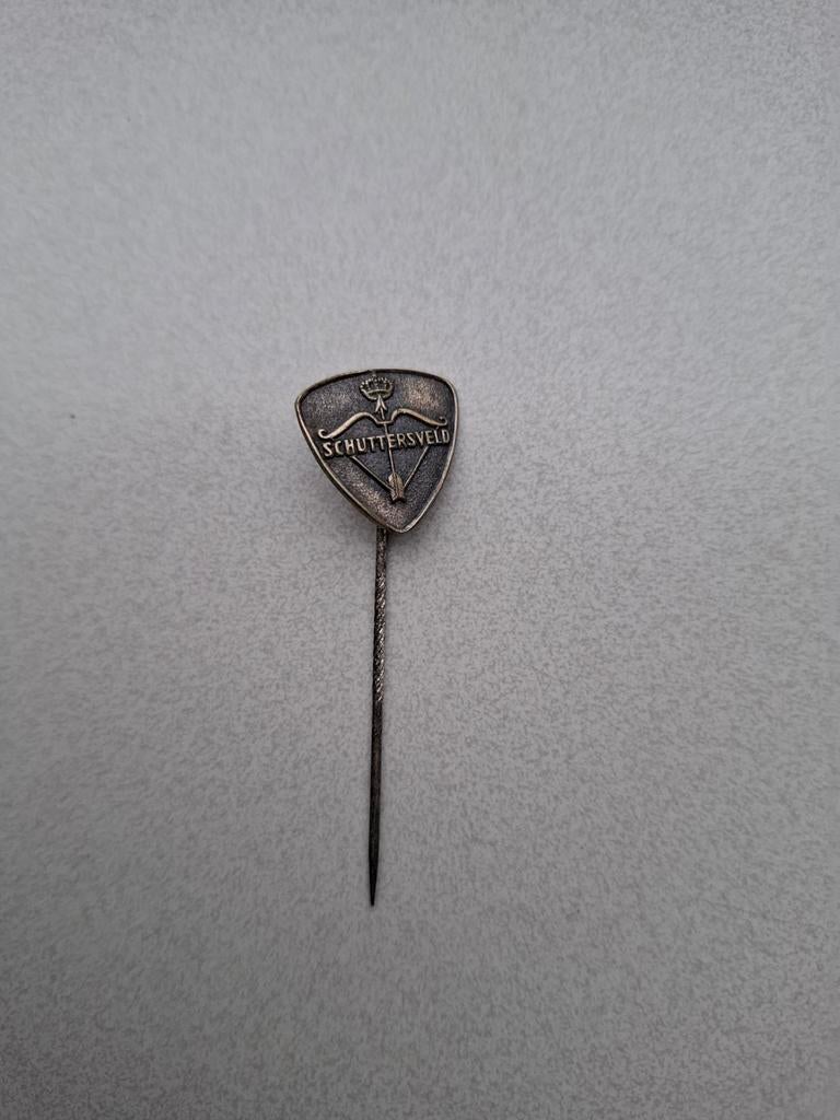 Vintage speldje pin prikker Schuttersveld handboog, Verzamelen, Ophalen of Verzenden