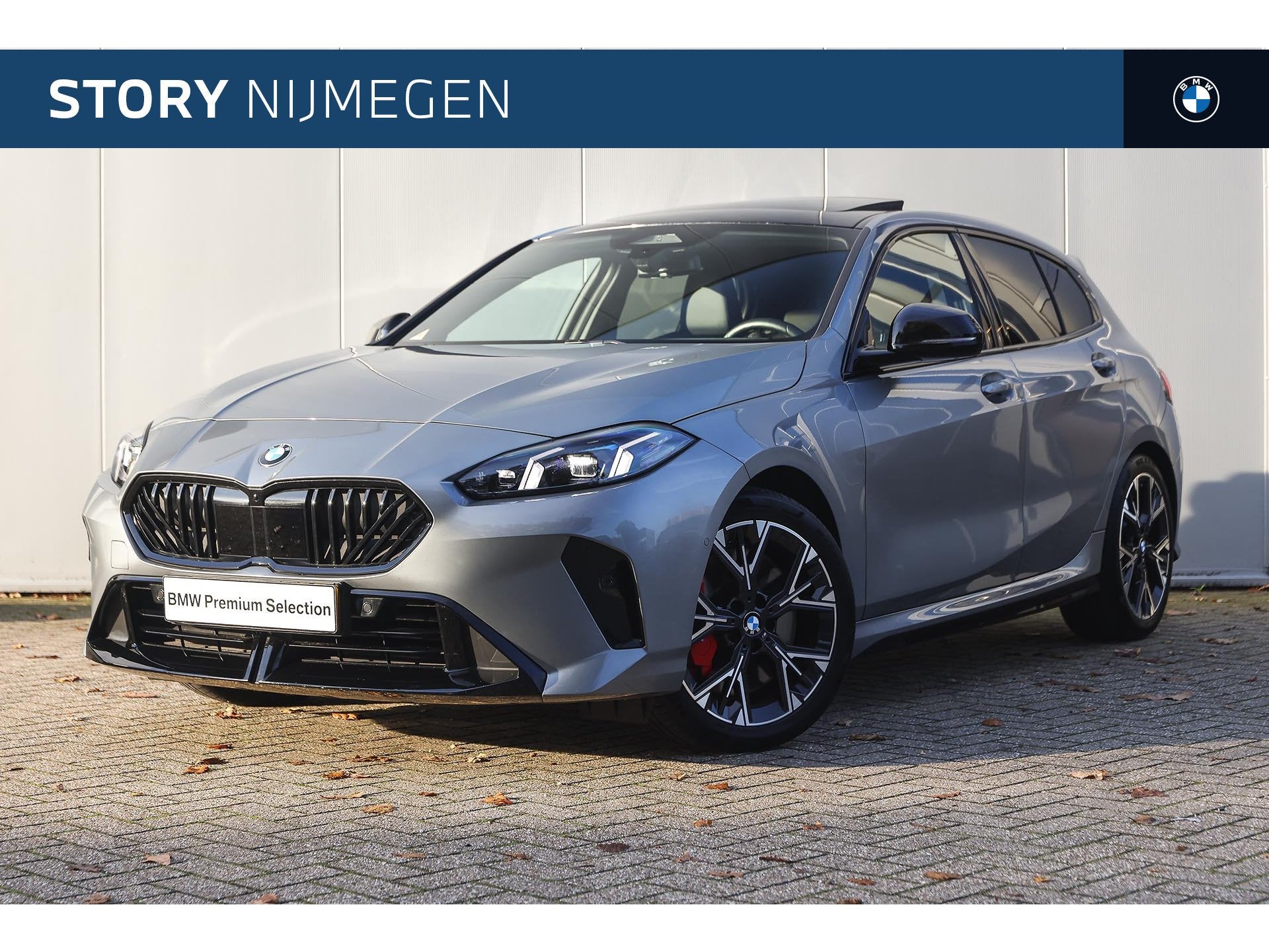 BMW 1 Serie 120 M Sport Automaat / Trekhaak / Panoramadak /, Dealer onderhouden, Gebruikt, 156 pk, Met garantie (alle)