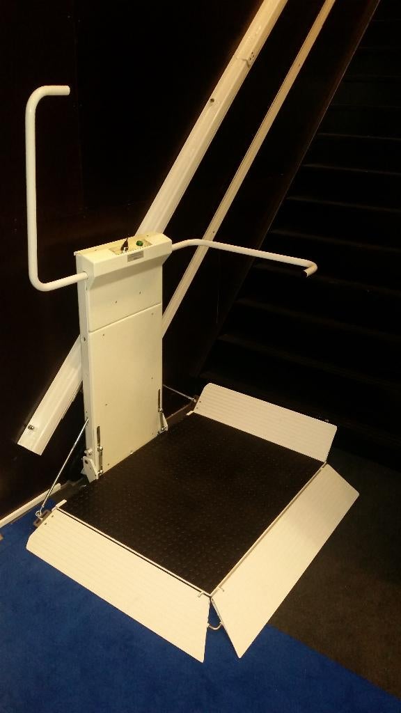 Plateaulift van Euroliften tot 300 kg hefvermogen., Diversen, Trapliften, Verzenden, Nieuw
