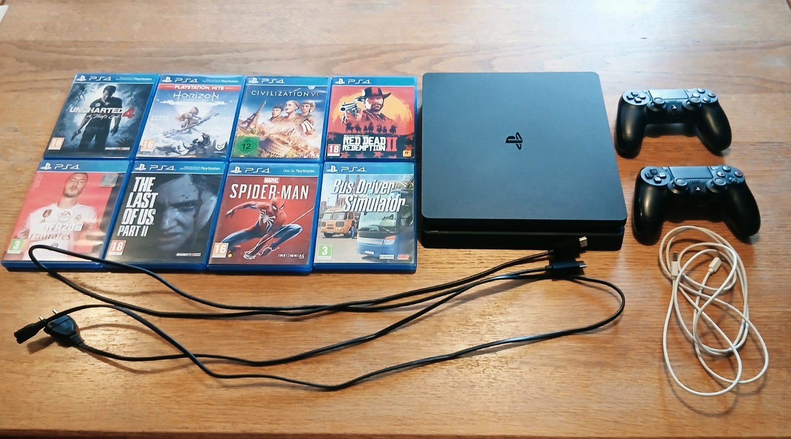 Zeer nette PS4 SLIM met 2 controllers en 8 games, Met 2 controllers, Ophalen of Verzenden, Slim, 500 GB