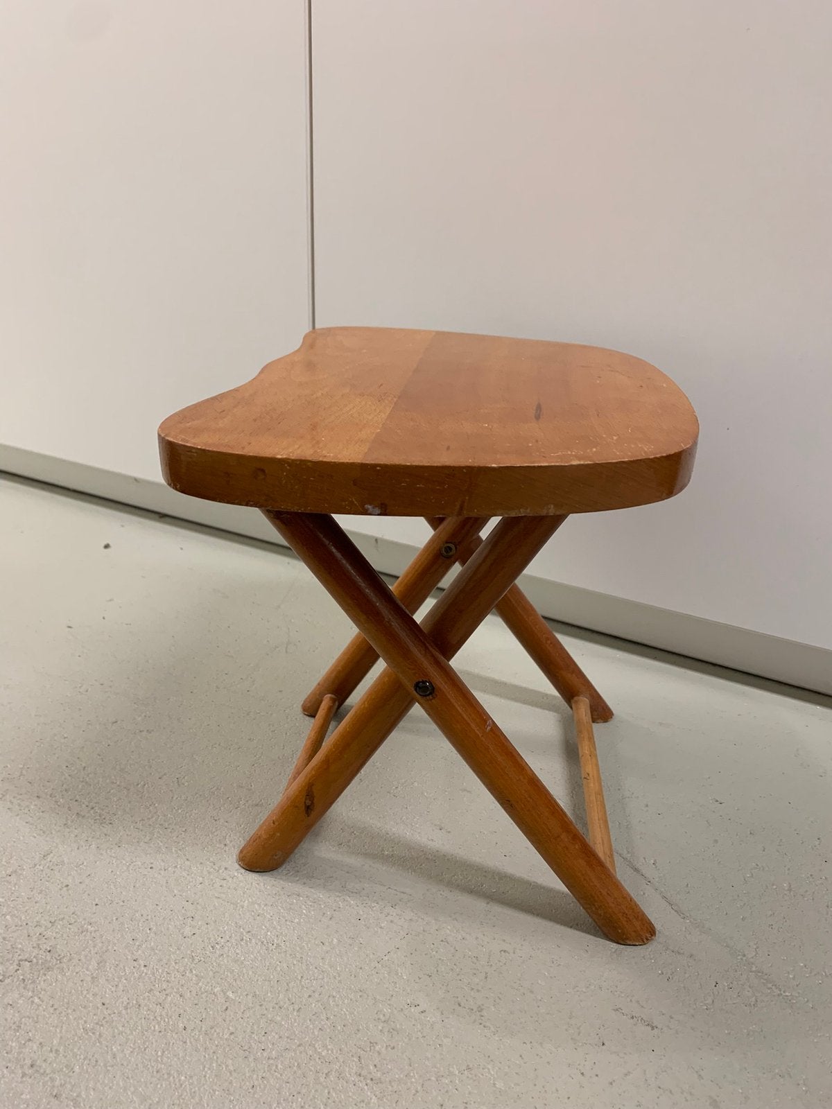 Leuk klein krukje, opklapbaar tafeltje, vintage, Ophalen of Verzenden, Gebruikt, Hout