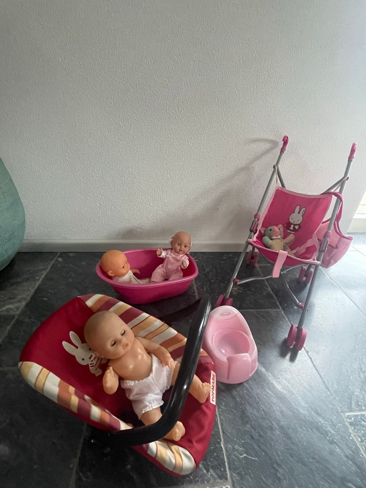 Poppen speelset: draagstoel, buggy, badje en 3 poppen, Kinderen en Baby's, Ophalen of Verzenden, Gebruikt, Babypop