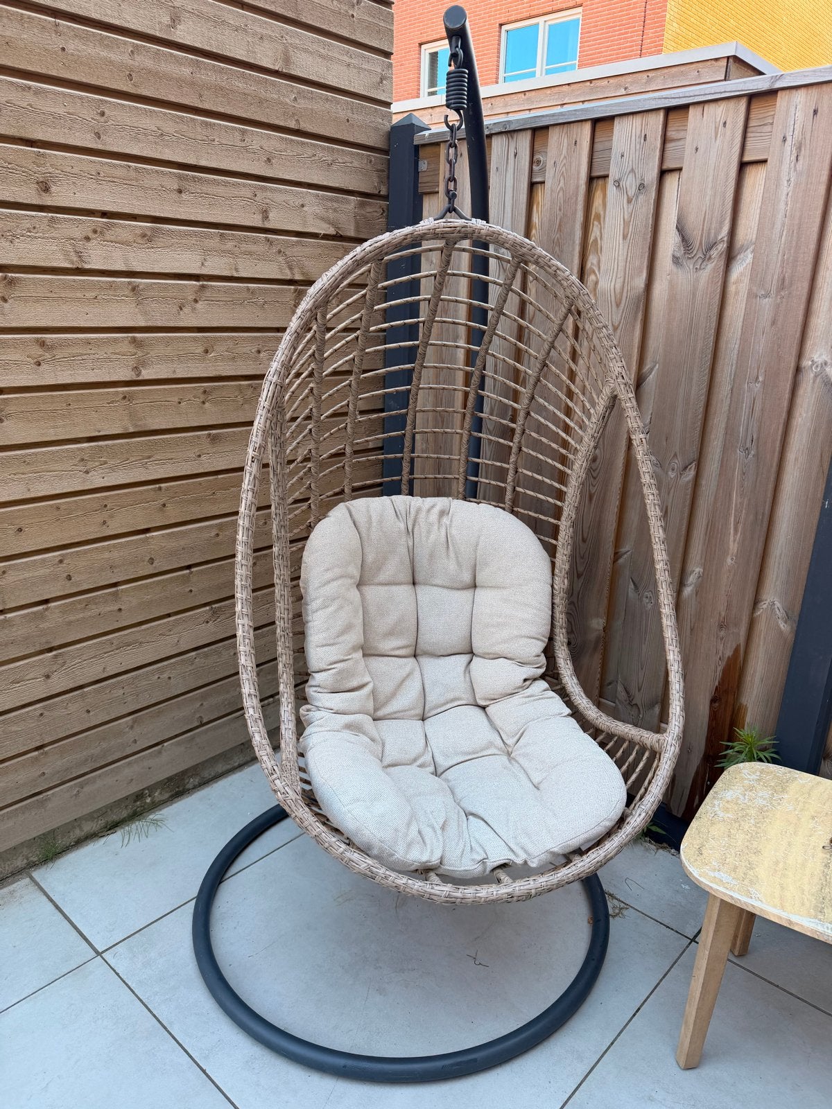 Stevige schommelstoel (ei) van Tuinmeubelshop, Ophalen of Verzenden, Gebruikt, Wicker