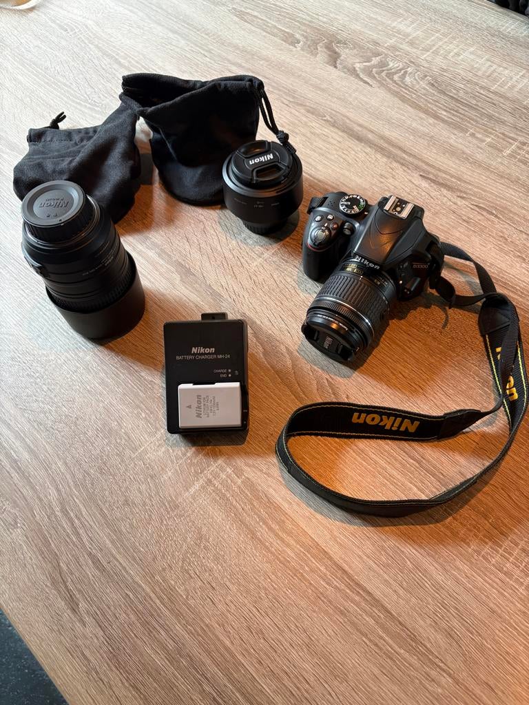 Nikon D3300 Spiegelreflexcamera met 2 lenzen en Lowepro tas., Gebruikt, Spiegelreflex, Ophalen of Verzenden, Nikon