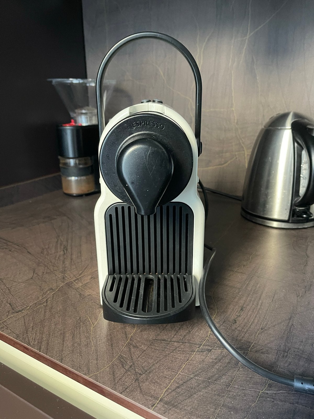 Nespresso Essenza Mini - Compacte en stijlvolle espressomach, Ophalen, Espresso apparaat, Zo goed als nieuw, 1 kopje