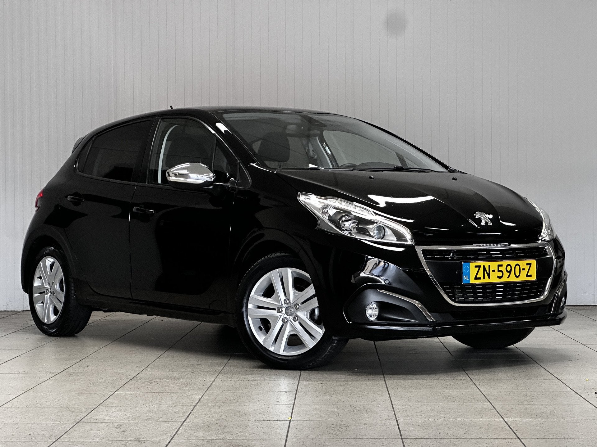 Peugeot 208 1.2 PureTech Signature/ D-Riem verv: 71.000 KM!/, Auto's, 83 pk, Stof, 1199 cc, Zwart