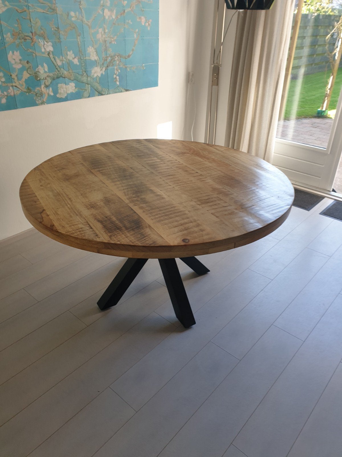Ronde Mango eettafel met kruispoot - Ø 140 cm, Rond, Zo goed als nieuw, Ophalen, Overige houtsoorten