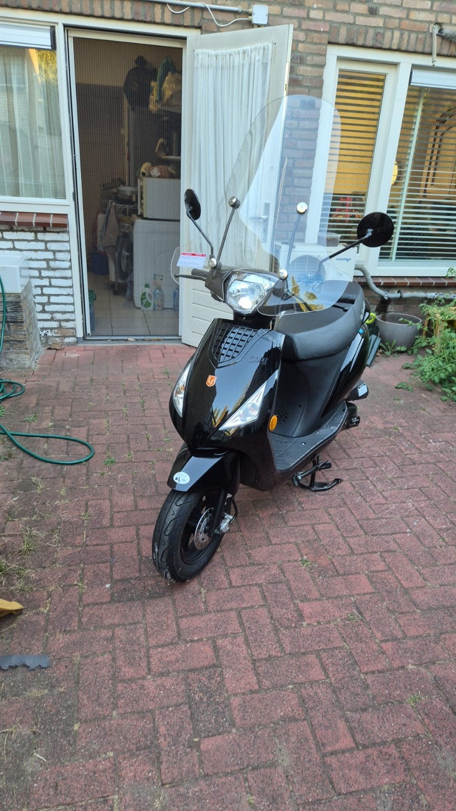 snor scooter Bj 2024 km stand 2000, Fietsen en Brommers, Ophalen, Lasouris, 49 cc, Zo goed als nieuw