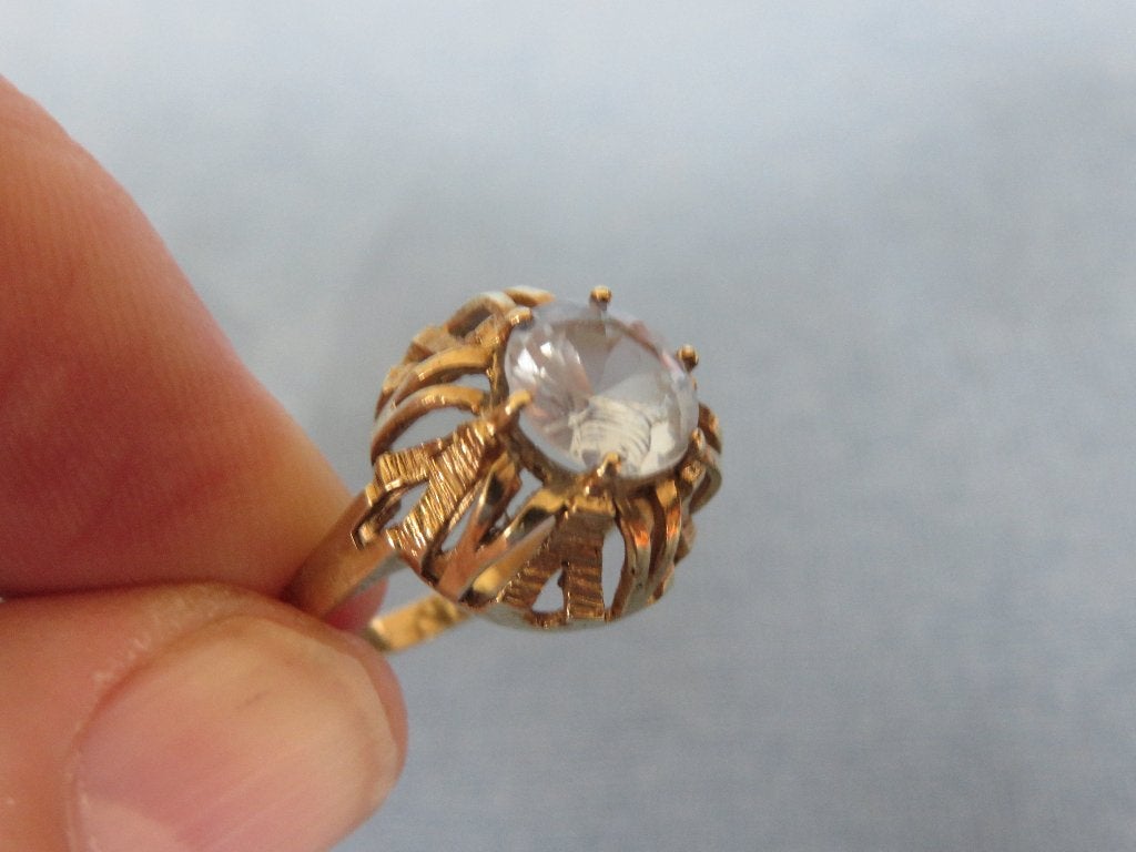 Ring met licht blauwe steen in 8 karaat goud, Ophalen of Verzenden, Dame, Goud, Goud