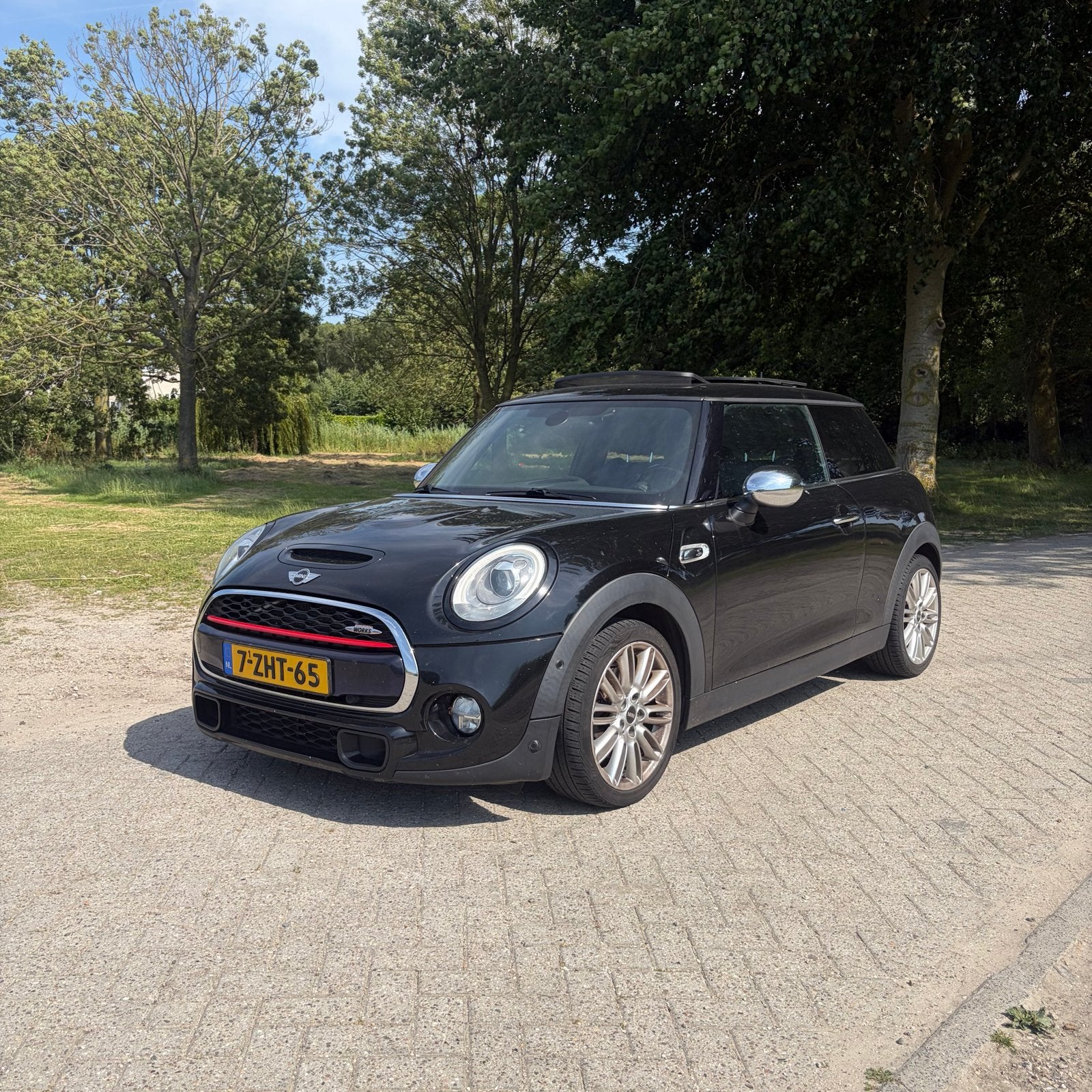 Mini 2.0 Cooper S Zwart - Automaat - Akrapovic - Pano - PDC, Auto's, Mini, 1998 cc, Zwart, 4 stoelen, Leder
