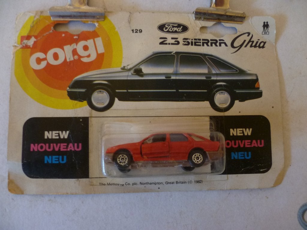 Corgi The Mettoy CO uit 1982 Ford Sierra Ghia rood modelauto, Ophalen of Verzenden, Zo goed als nieuw, Auto