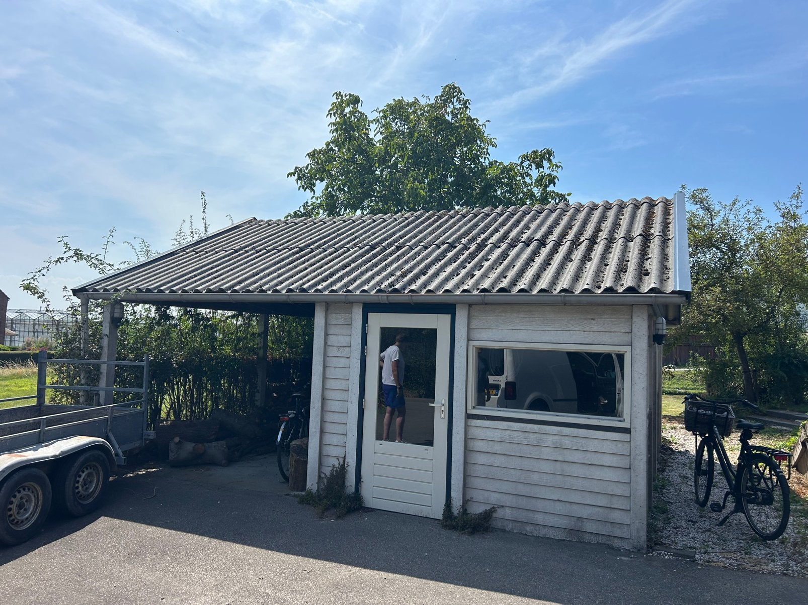Tuinhuis/schuur van betonplaten, met overkapping, Tuin en Terras, Tuinhuizen, Ophalen, Overige materialen, 3 ramen of meer, Schuur