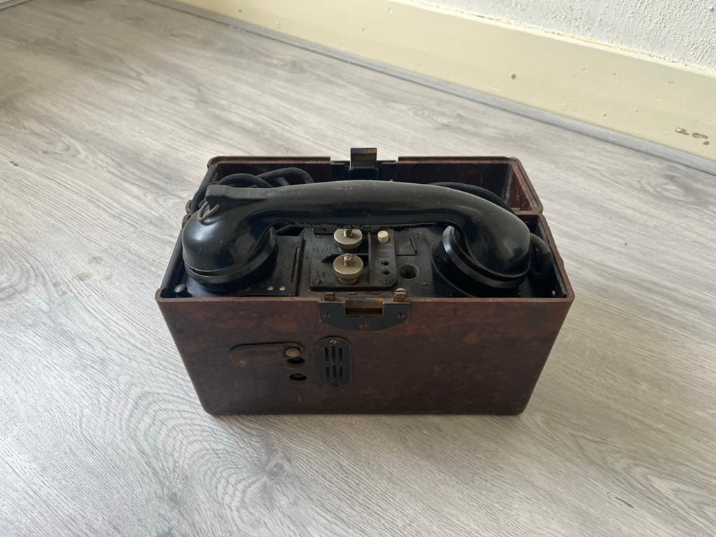Vintage veldtelefoon - Bakeliet - Jaren '40/'50, Verzamelen, Ophalen of Verzenden
