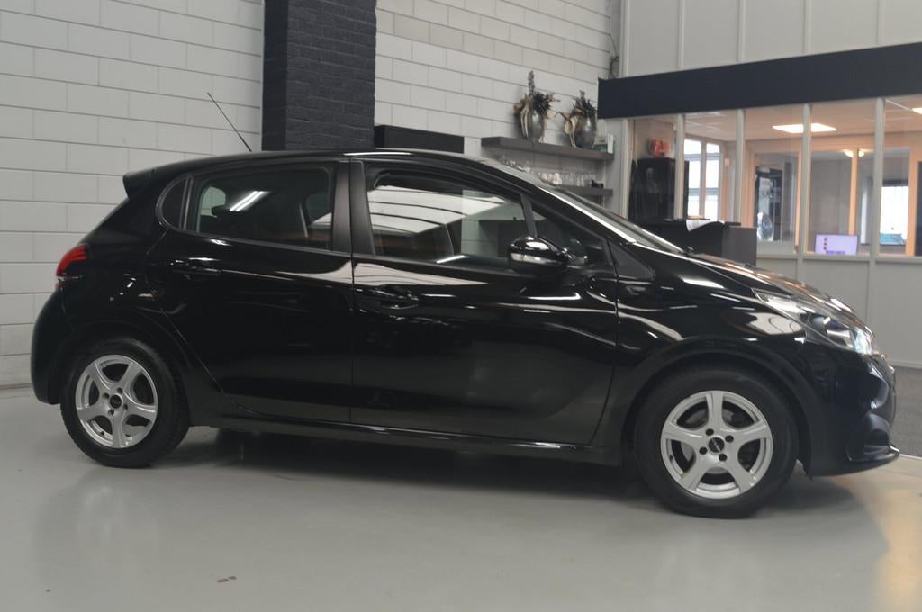 Peugeot 208 1.2 PureTech Blue Lion // 127.000 km // AIRCO //, Voorwielaandrijving, Stof, Gebruikt, 1199 cc