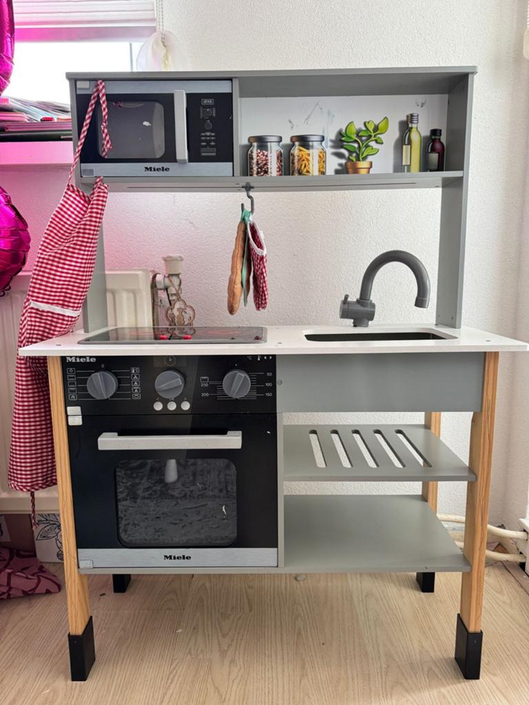 Speelgoed keuken, Ophalen