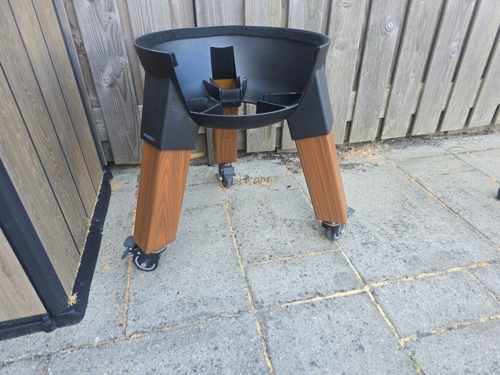 Moddern Kamado onderstel, Ophalen, Zo goed als nieuw, Moddern