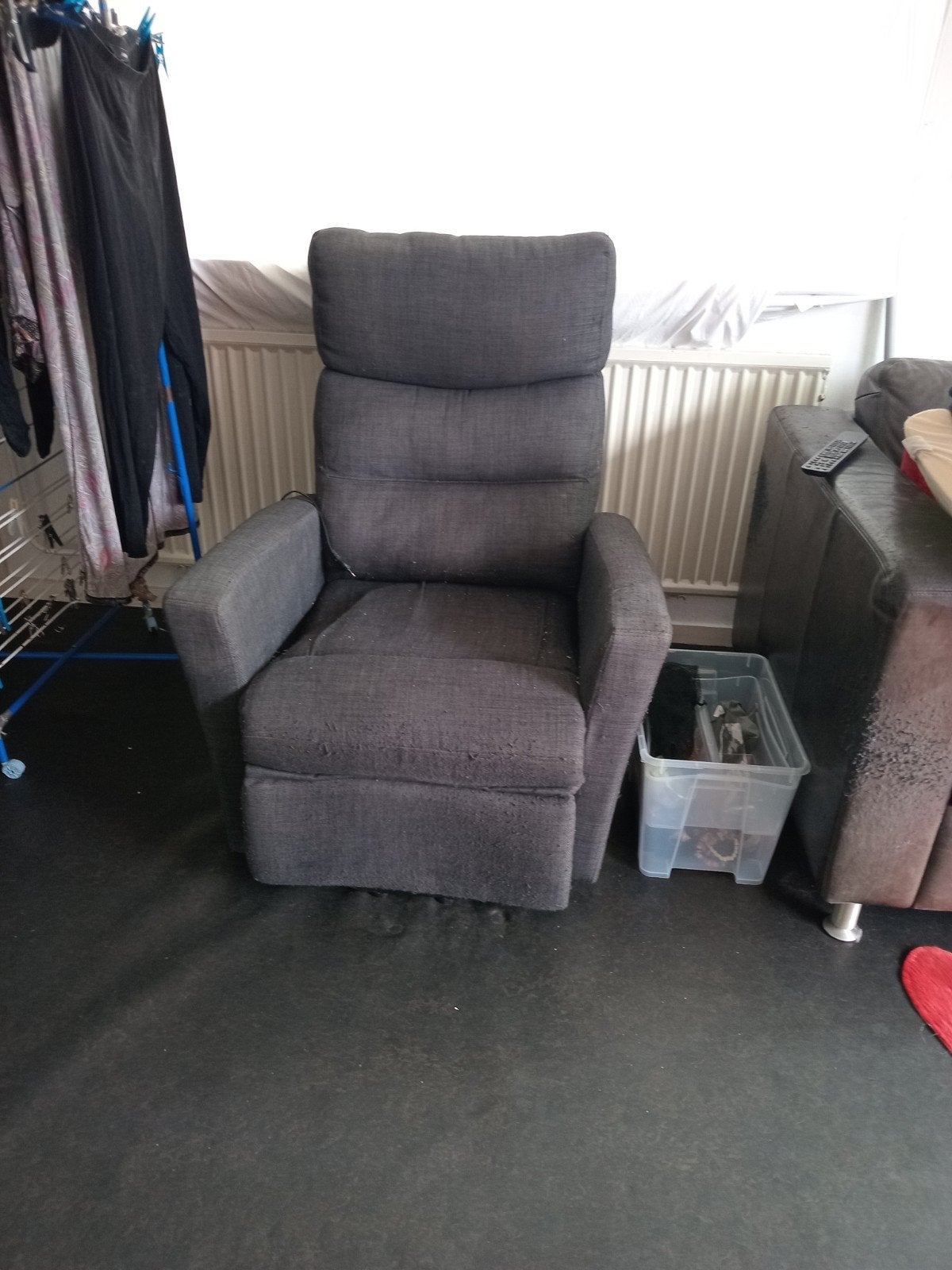 GRATIS comfortabele grijze relaxfauteuil met elektrische fun, Ophalen, Gebruikt, Modern, Comfort, 75 tot 100 cm