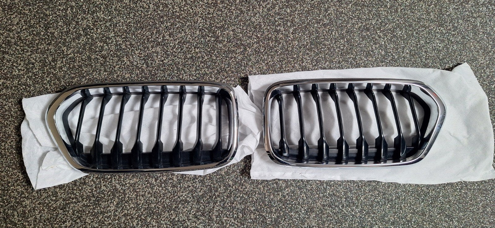 Originele BMW X2 Nieren/Grill - Nieuw, Auto-onderdelen, Voor, Nieuw, Ophalen of Verzenden, Bumper