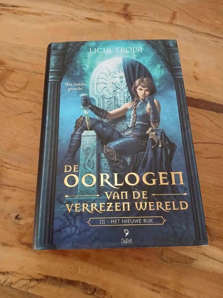 De Oorlogen van de Verrezen Wereld III - Het Nieuwe Rijk, Boeken, Fantasy, Ophalen of Verzenden