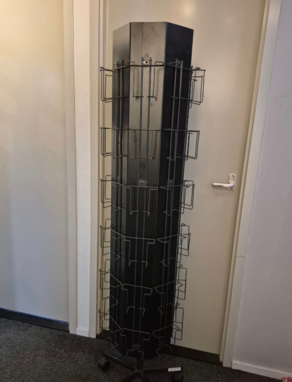kaartenmolen zwart en verrijdbaar, Diversen, Ophalen, Zo goed als nieuw