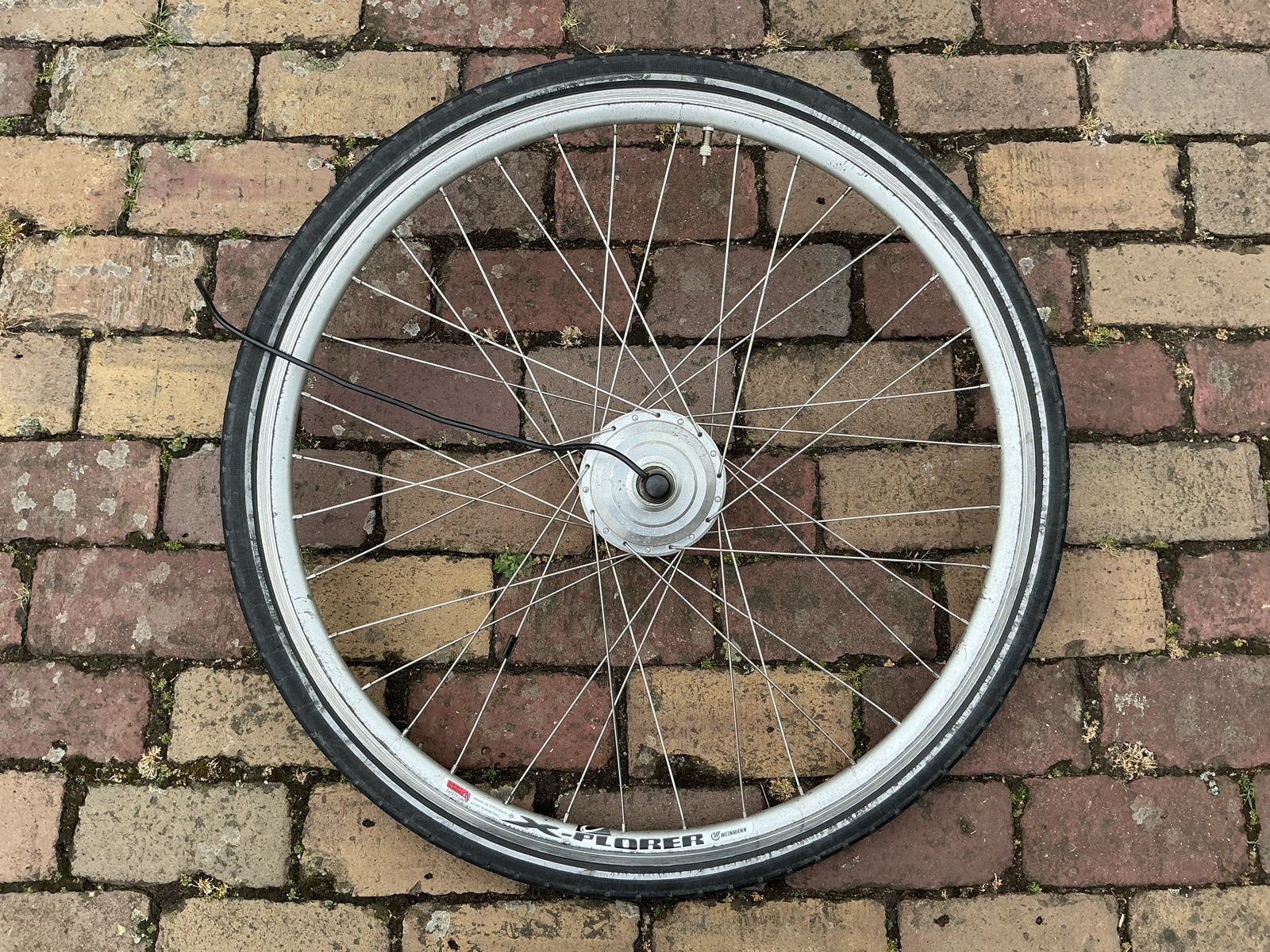 Voorwiel met motor en band - 180 W 24 V, 28 inch, Ophalen of Verzenden, Gebruikt, Elektrische fiets, Wiel