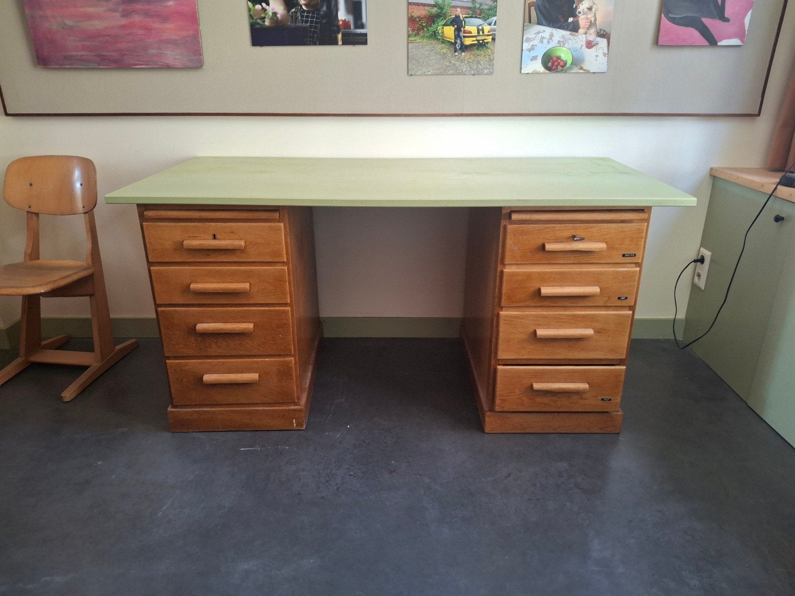 Antiek eiken bureau met ladeblokken en groen blad, Ophalen