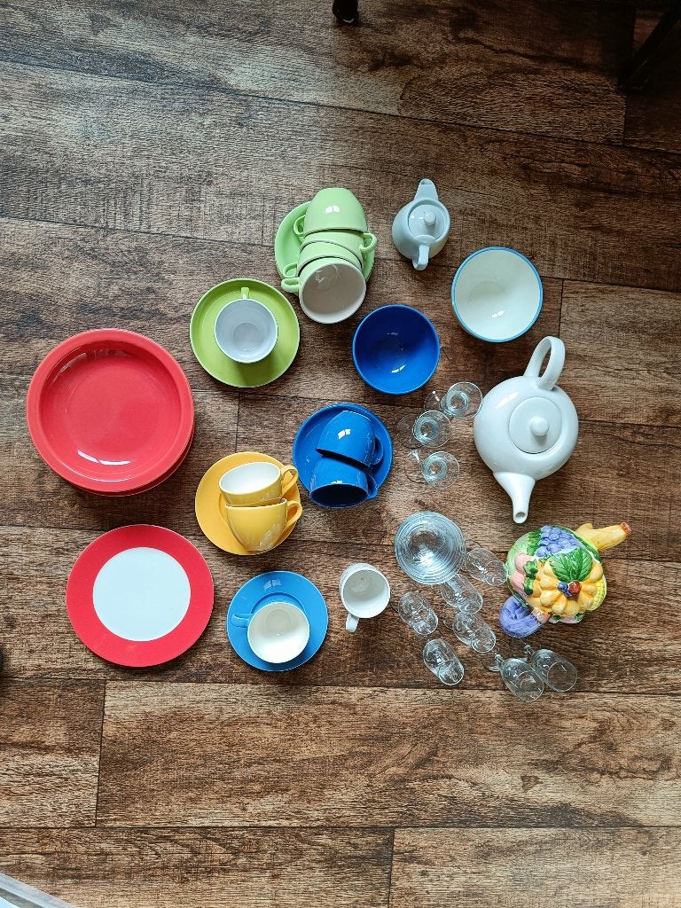 servies voor High tea kinderfeestje, Ophalen, Gebruikt, Overige stijlen, Kop(pen) en/of Schotel(s)