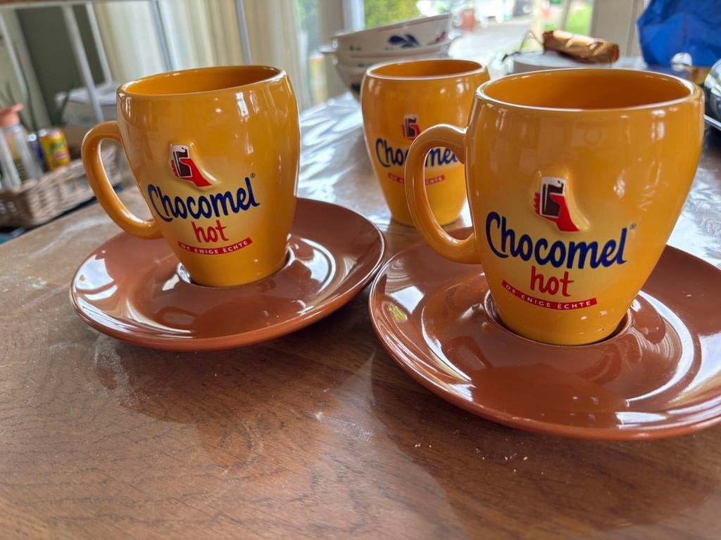 Chocomel mok met schotel, Ophalen, Zo goed als nieuw, Overige stijlen, Kop(pen) en/of Schotel(s)