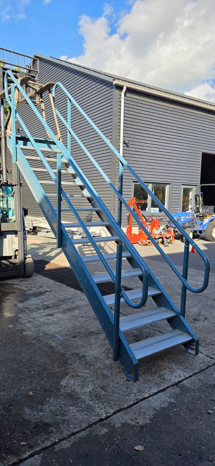 stalen trap blauw hoog 2.7mtr nor164, Ophalen of Verzenden, 2 tot 4 meter