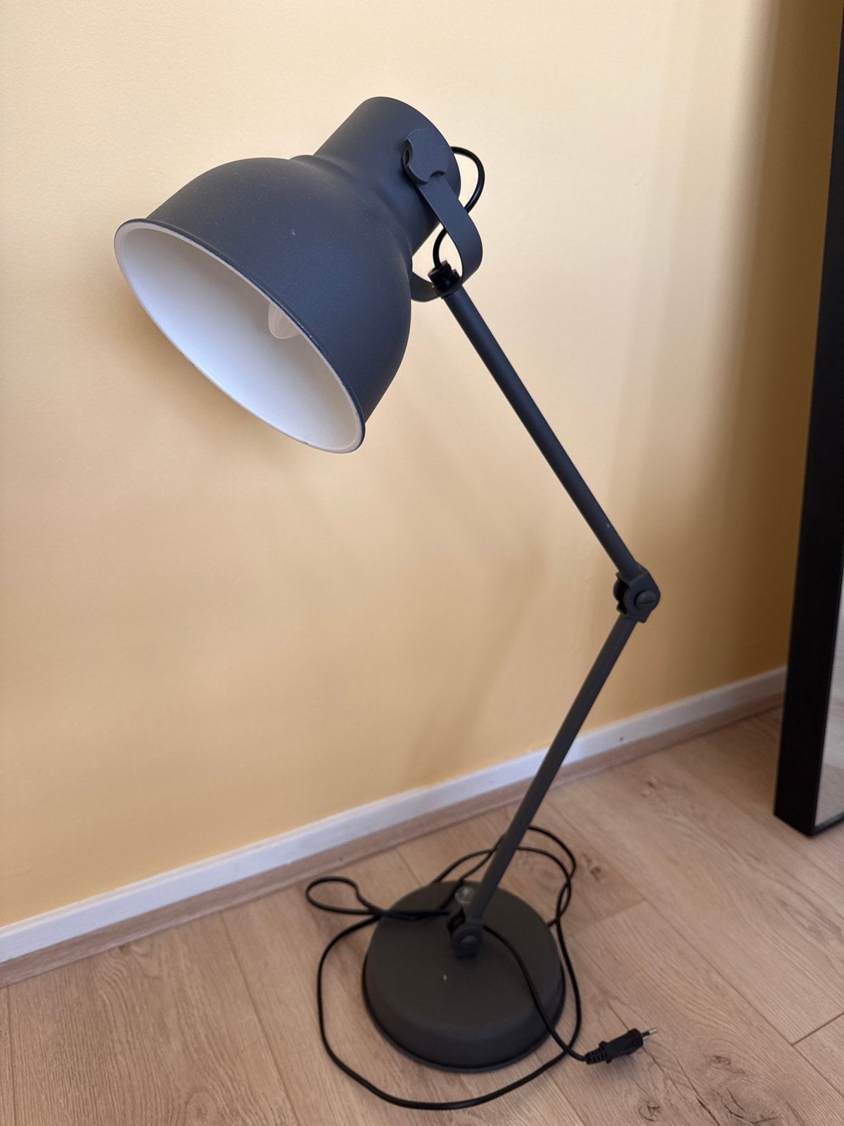 Bureaulamp ikea Hektar met USB-poort, Ophalen, Bureaulamp, Gebruikt, E27 (groot)