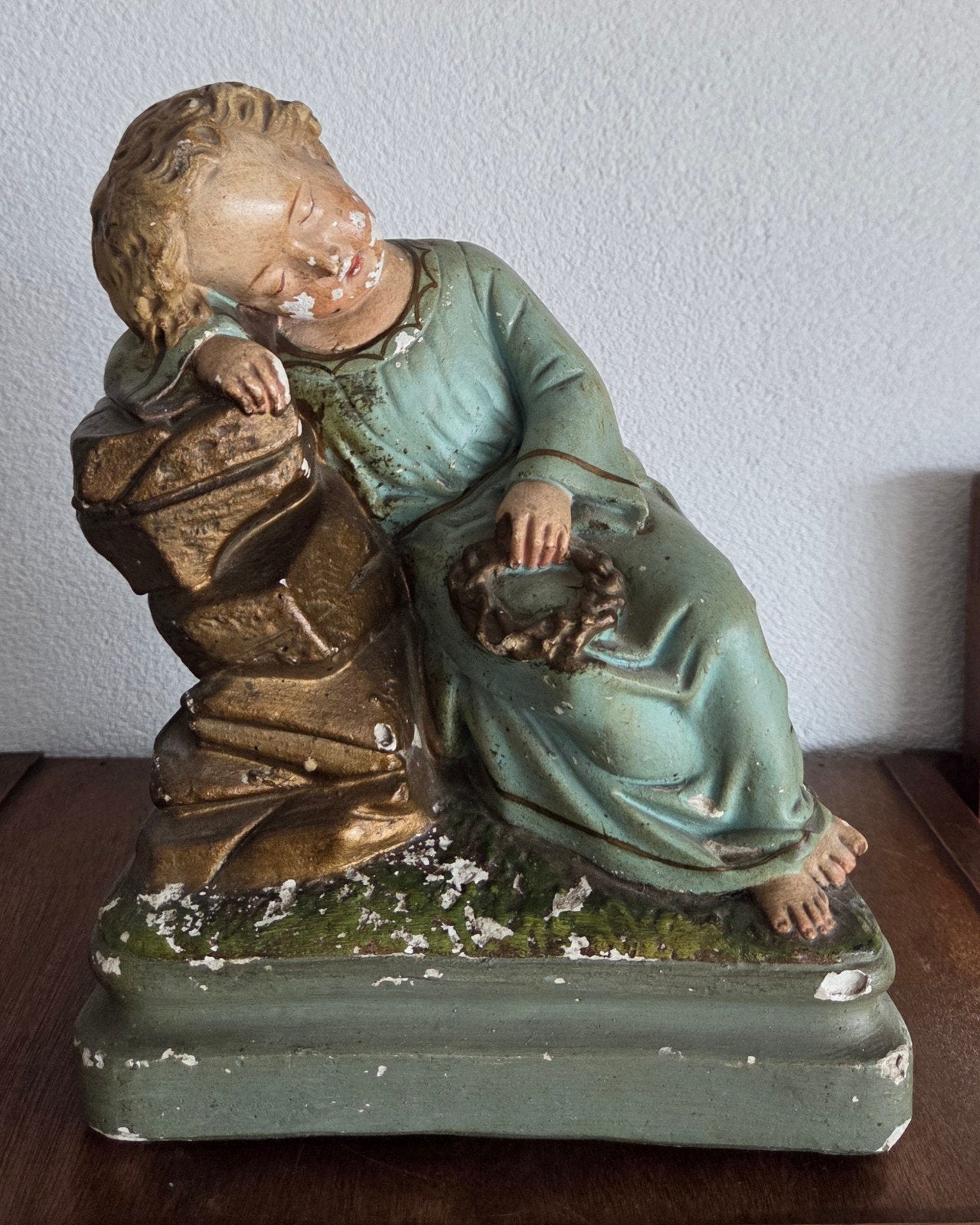 Antiek Gipsen Beeld Slapend Jezuskind met Doornenkroon, Antiek en Kunst, Ophalen of Verzenden