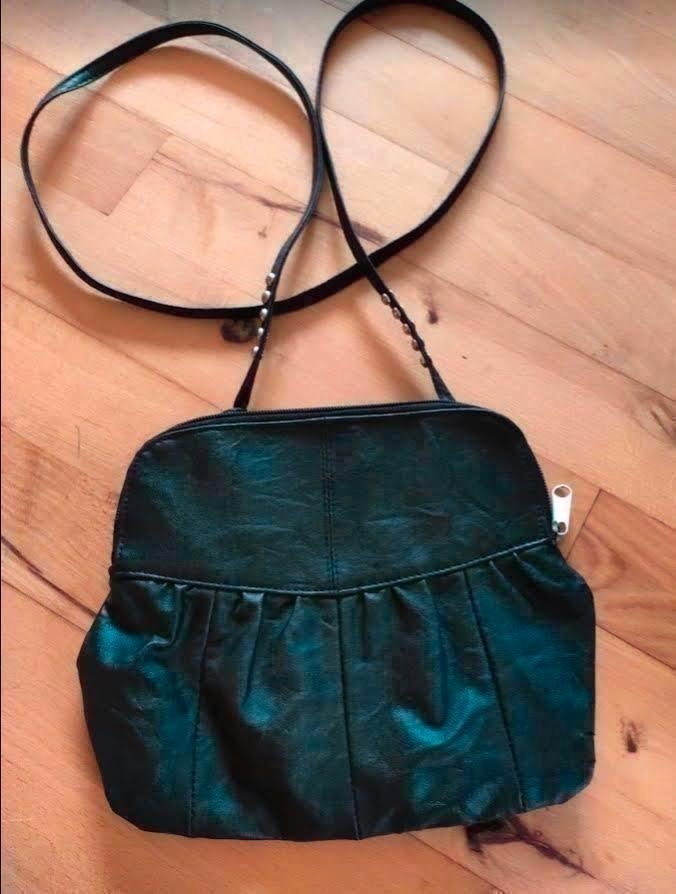 Zwart schoudertasje met studs, Ophalen of Verzenden, Zo goed als nieuw, Zwart, Schoudertasje