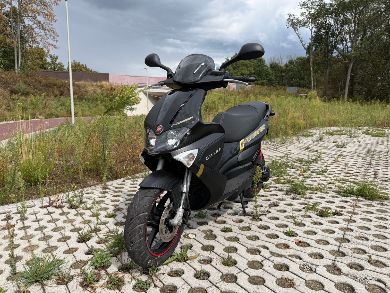 Zeer nette gilera runner sp (50cc), Fietsen en Brommers, Scooters | Piaggio, Ophalen of Verzenden, Zo goed als nieuw, Benzine