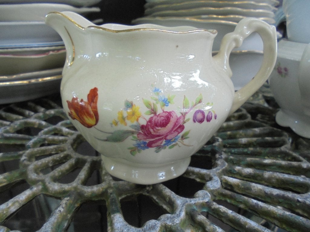 2 x Melkkannetje Chodziez bloemboeket / bloemetjes roos, Antiek en Kunst, Antiek | Servies los, Ophalen of Verzenden