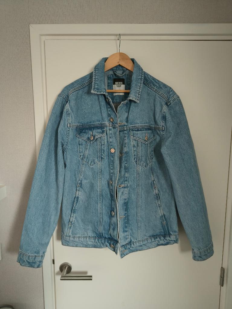 Heren Spijkerjas America Today - Maat S, Kleding | Heren, Jassen | Zomer, Blauw, Ophalen of Verzenden, Gedragen, Maat 46 (S) of kleiner