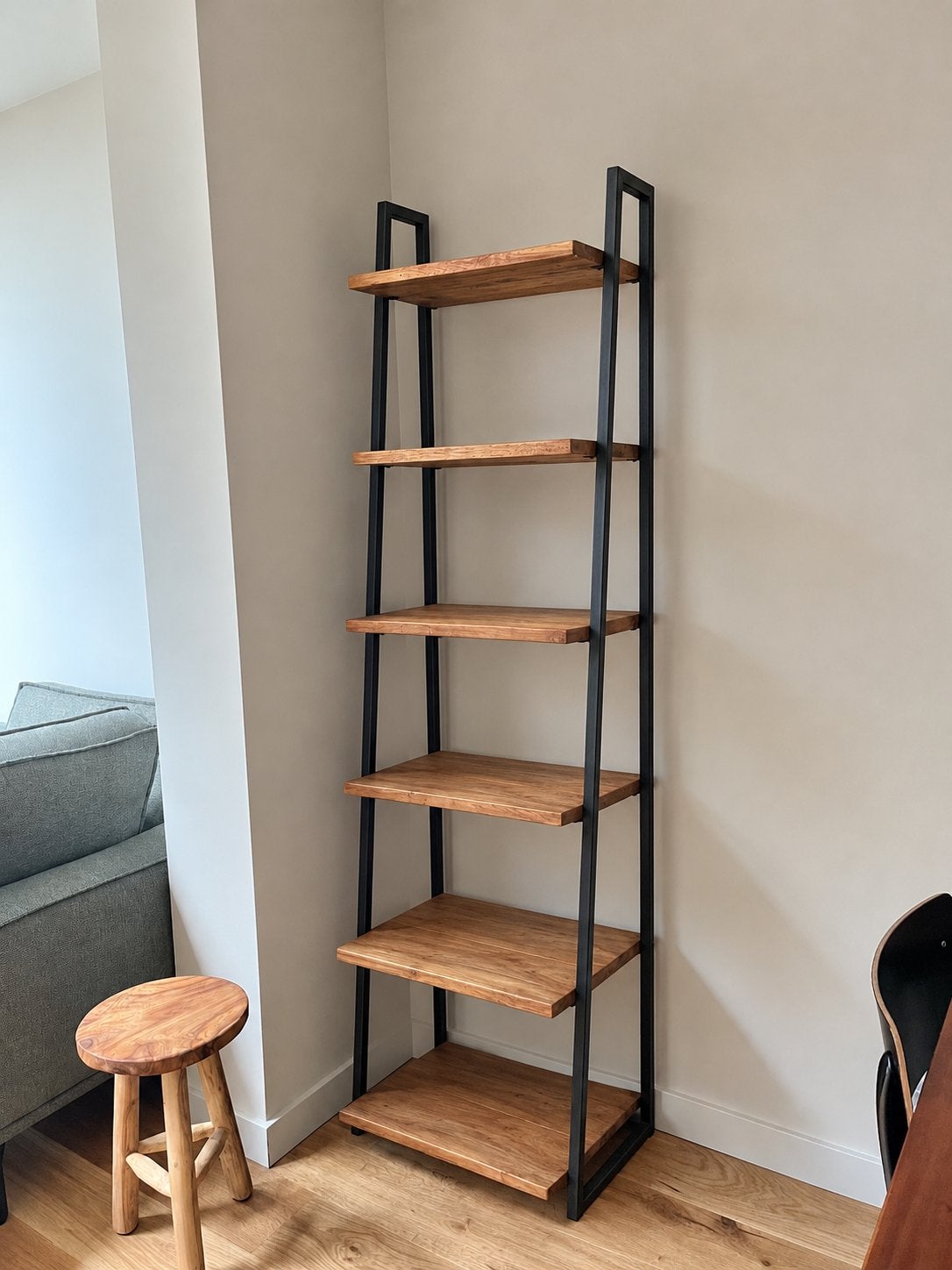Industriele boekenkast wandkast Romaro, Ophalen, Teakhout, 50 tot 100 cm, Zo goed als nieuw