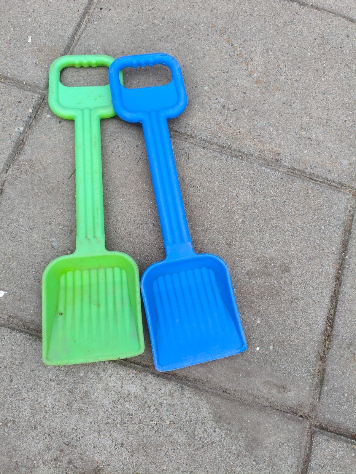 Gratis twee x plastic kinderschep (60 cm), Ophalen, Gebruikt