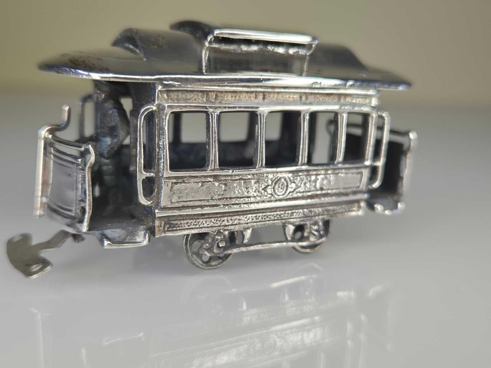 Antieke zilveren tram miniatuur, Antiek en Kunst, Ophalen of Verzenden