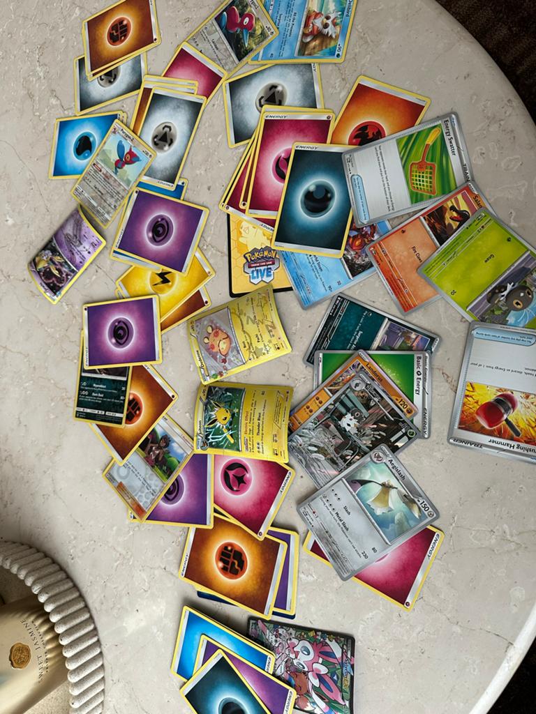Diverse Pokémon kaarten - Losse kaarten en energiekaarten, Ophalen, Zo goed als nieuw, Meerdere kaarten, Foil