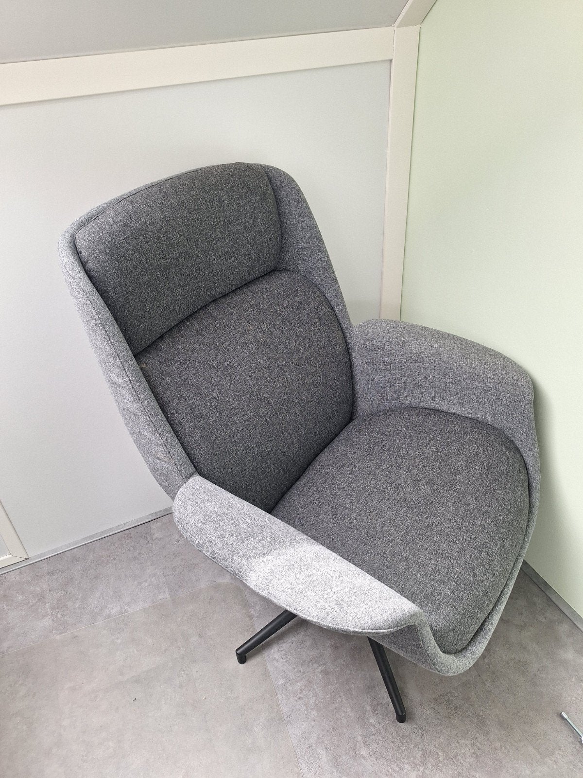 IKEA ÄLEBY draaifauteuil, Huis en Inrichting, Fauteuils, Ophalen, Modern, Comfortabel, 75 tot 100 cm, Zo goed als nieuw