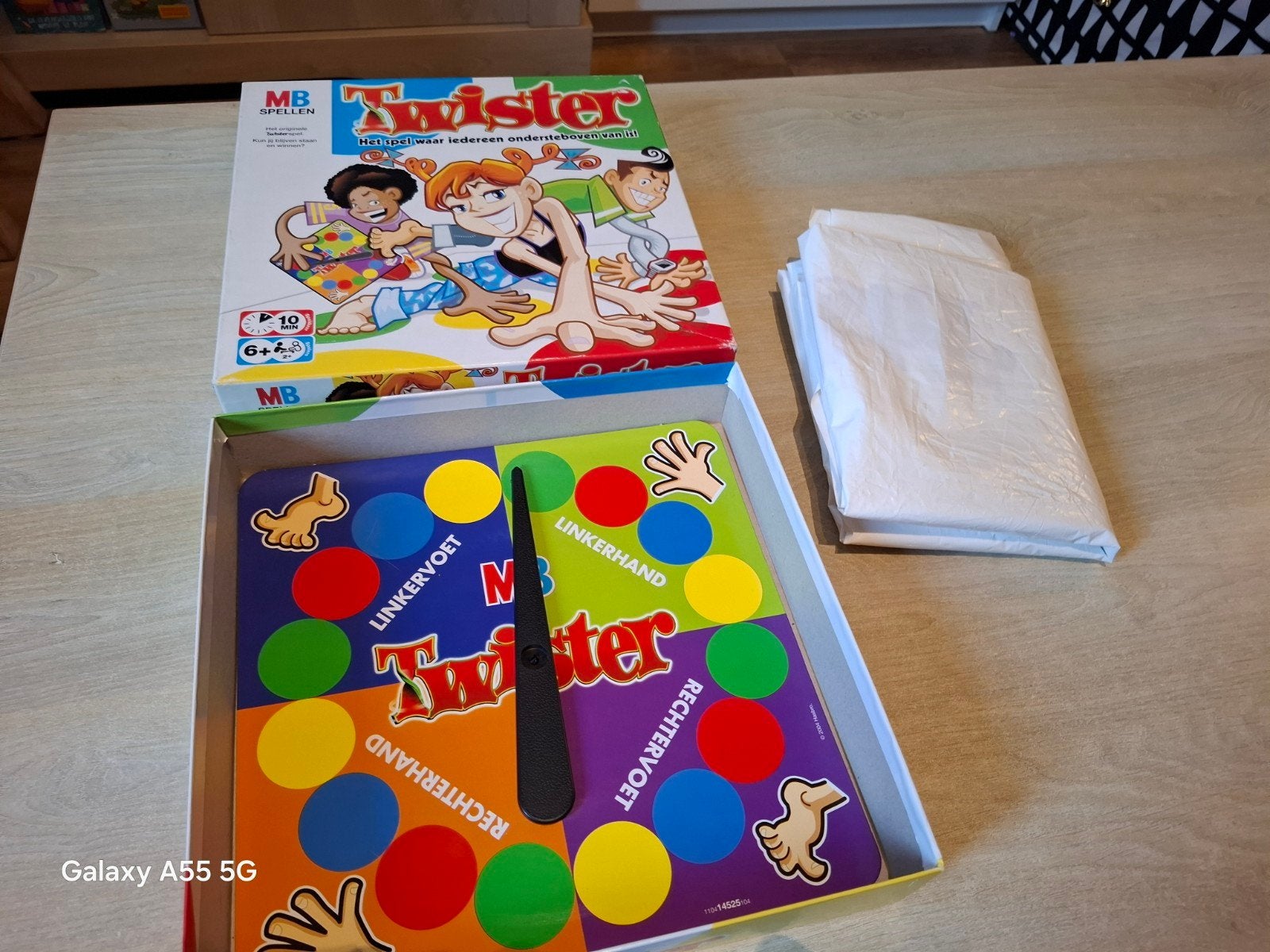 Twister spel - Het spel waar iedereen ondersteboven van is!, Ophalen of Verzenden, Consumercare@hasbro.co.uk, Hasbro, Gebruikt
