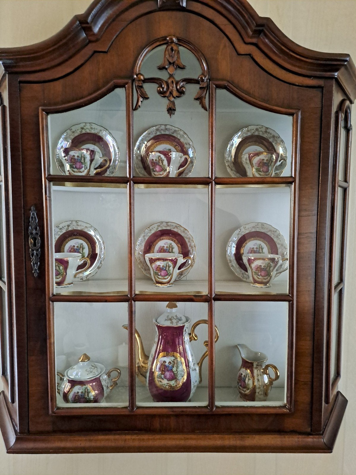Mooi servies Versailles, Ophalen
