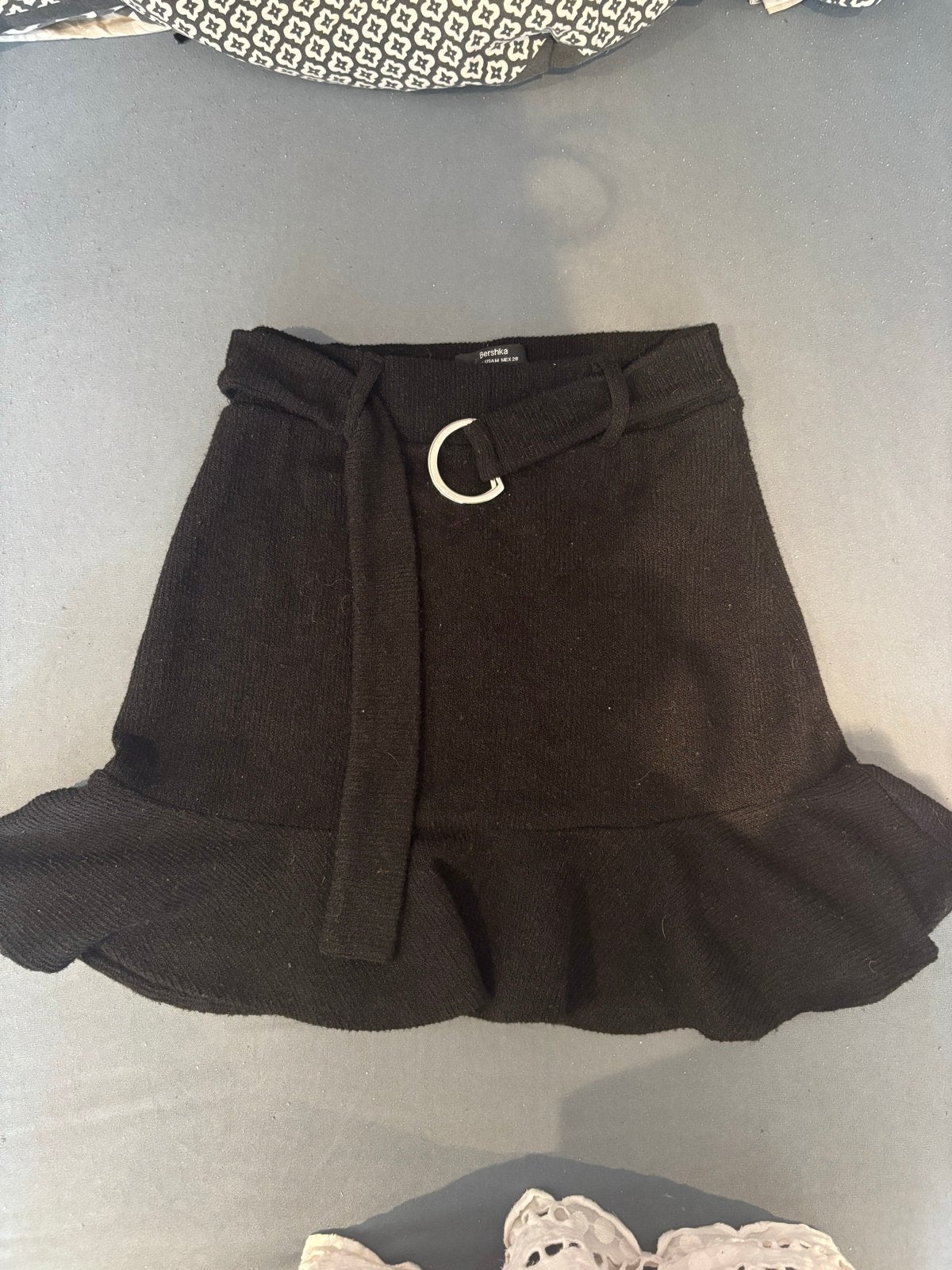 Bershka Zwart Minirokje met Ruffle en Ceintuur, Zwart, Ophalen of Verzenden, Zo goed als nieuw, Maat 36 (S)
