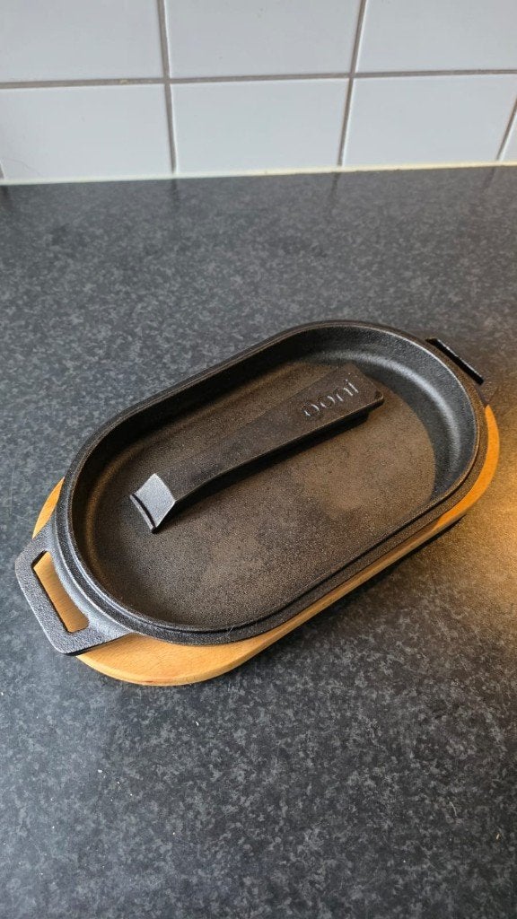 Ooni gietijzeren koekenpan / sizzler met handvat + plank, Koekenpan, Gietijzer, Afneembaar handvat, Ophalen of Verzenden