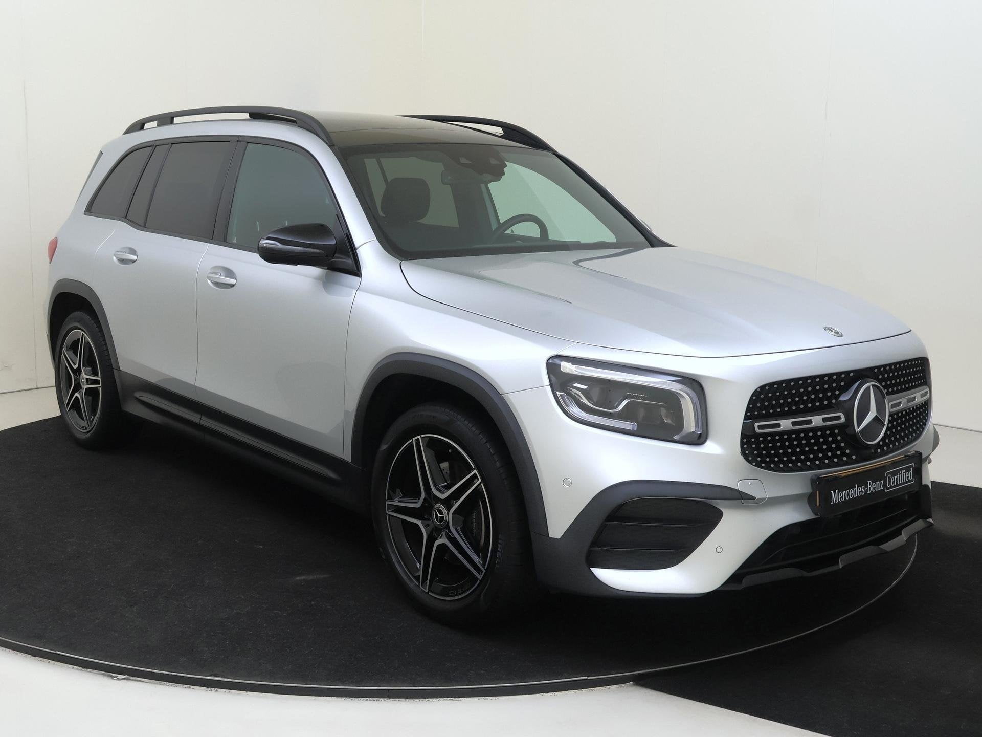 Mercedes-Benz GLB 180 Business Solution AMG / Panoramadak/ N, Auto's, Mercedes-Benz, 136 pk, Gebruikt, 4 cilinders, Leder en Stof
