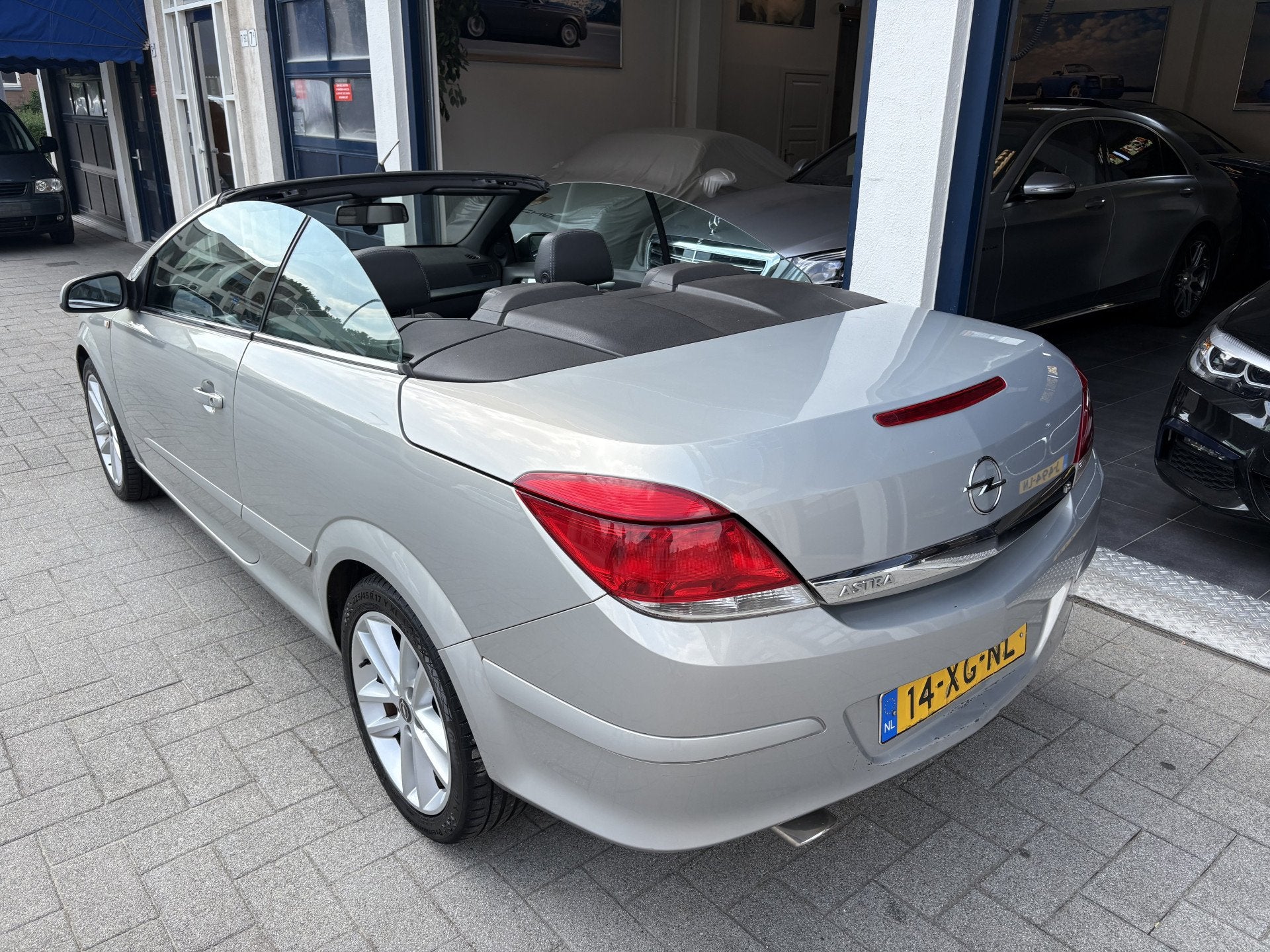 Opel Astra TwinTop 1.8 Cosmo NL AUTO AIRCO/CRUISE/LEDER, Auto's, Opel, Gebruikt, 4 cilinders, Cabriolet, 4 stoelen