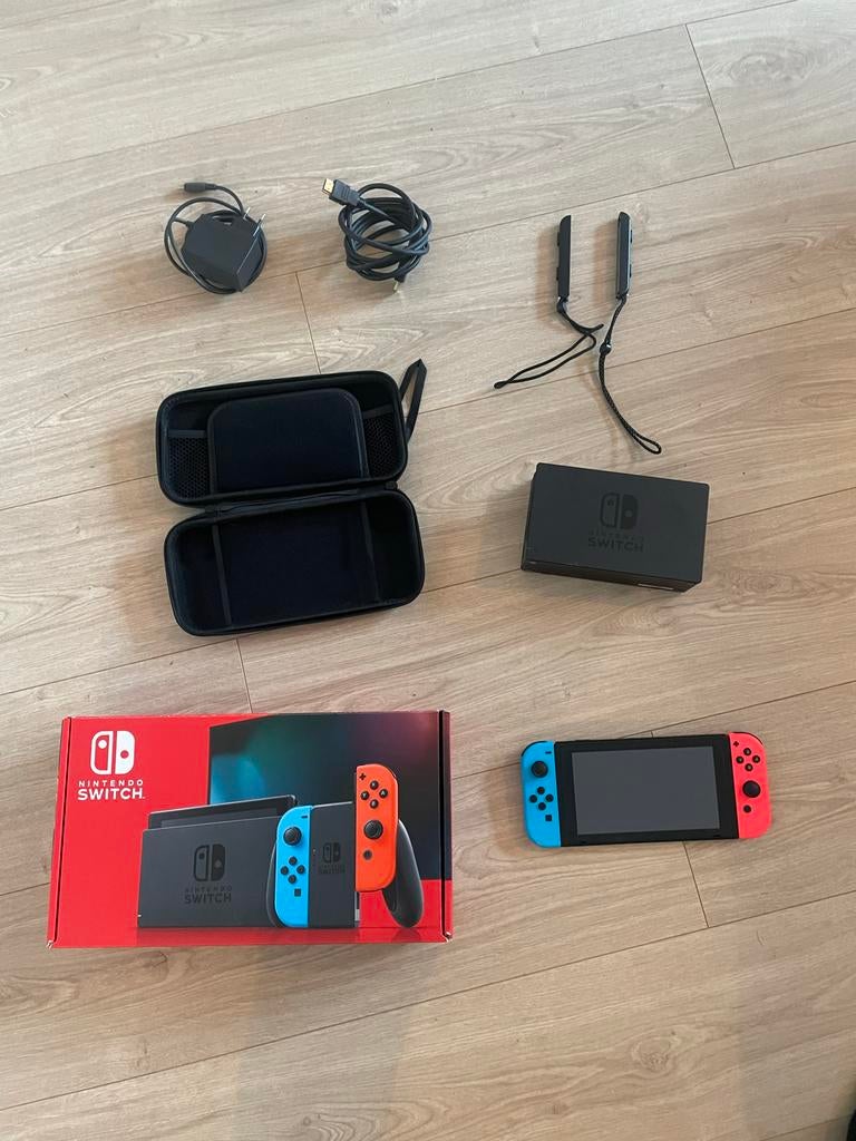 Nintendo Switch met hoesje en screenprotector, Spelcomputers en Games, Spelcomputers | Nintendo Switch, Ophalen of Verzenden, Zo goed als nieuw