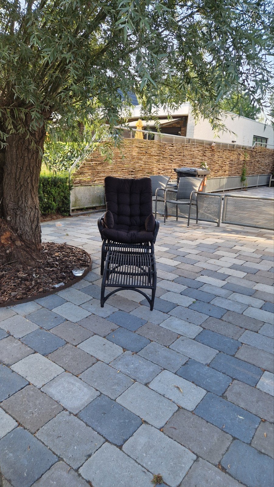 Comfortabele Wicker Tuinstoel met Voetenbank, Ophalen, Gebruikt, Wicker